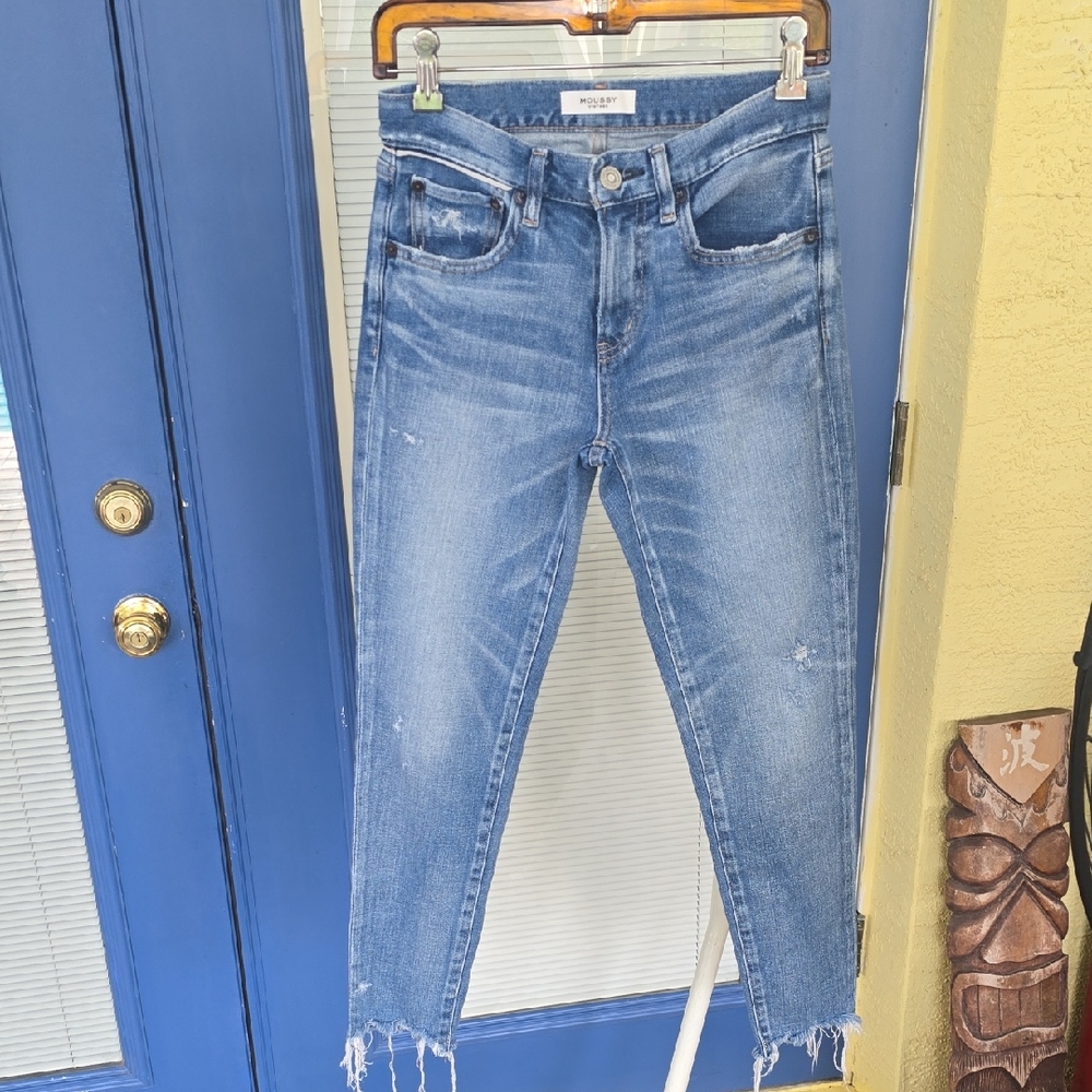 moussy vintage size 25 Light Blue Frayed Hem Cropped Jeans